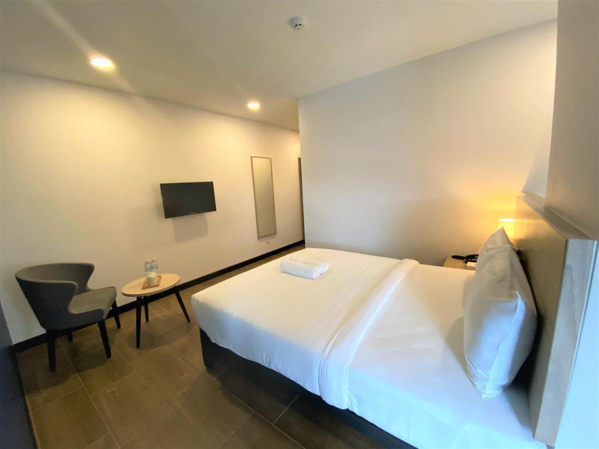 Zone Hotels, Telok Panglima Garang Teluk Panglima Garang Экстерьер фото